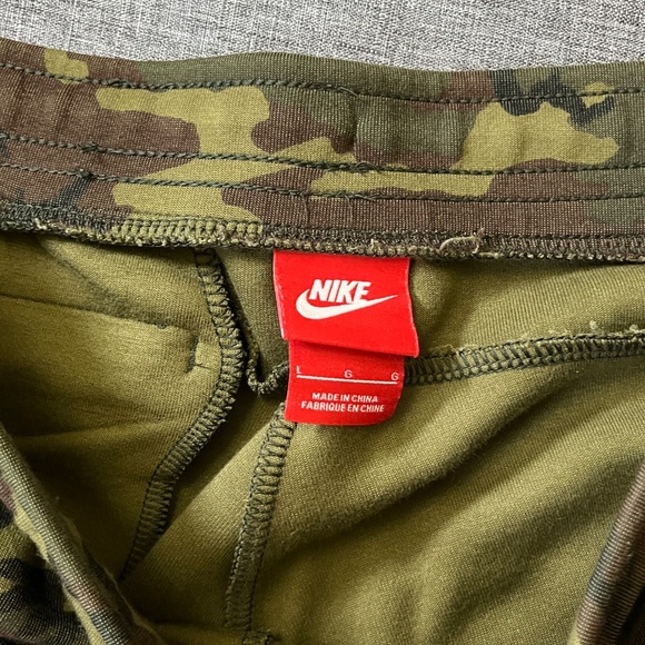 Nike Tech Fleece Camo Jogger Pants - Men's Size L - Green - Picture 7 of 12